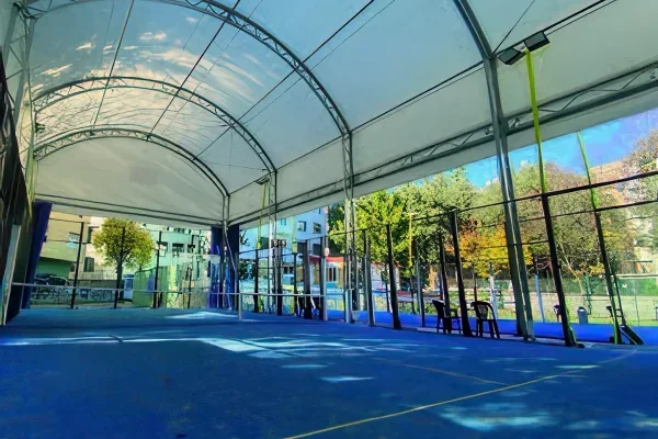 Indoor Padel-Court im Hotel zur Eiche in Salzkotten-Verlar, Ostwestfalen