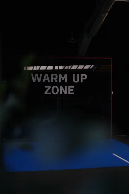 Warm-up-Zone am Indoor-Court